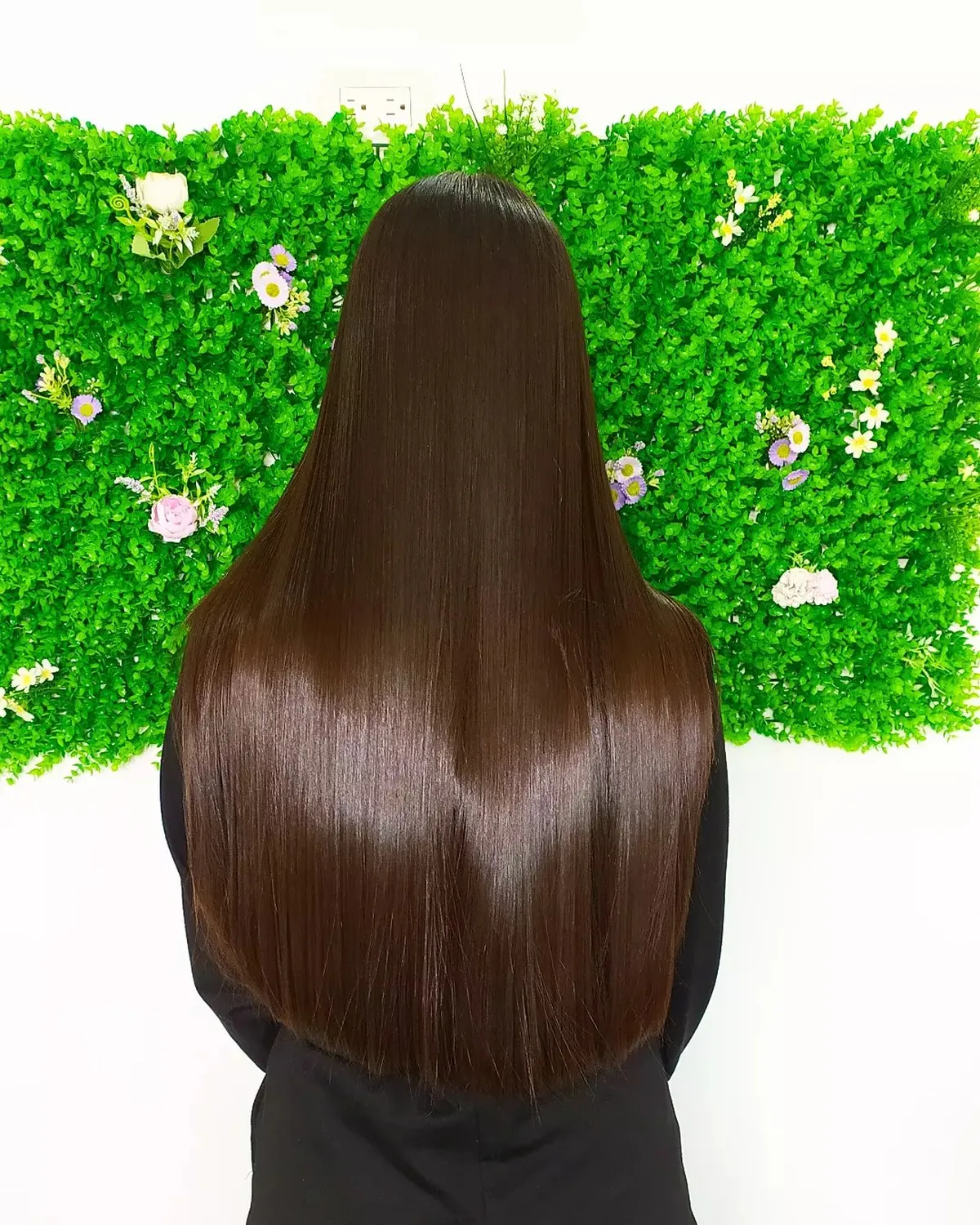 Cabello liso y brillante tras tratamiento en Salon Deluxe, Cumaná