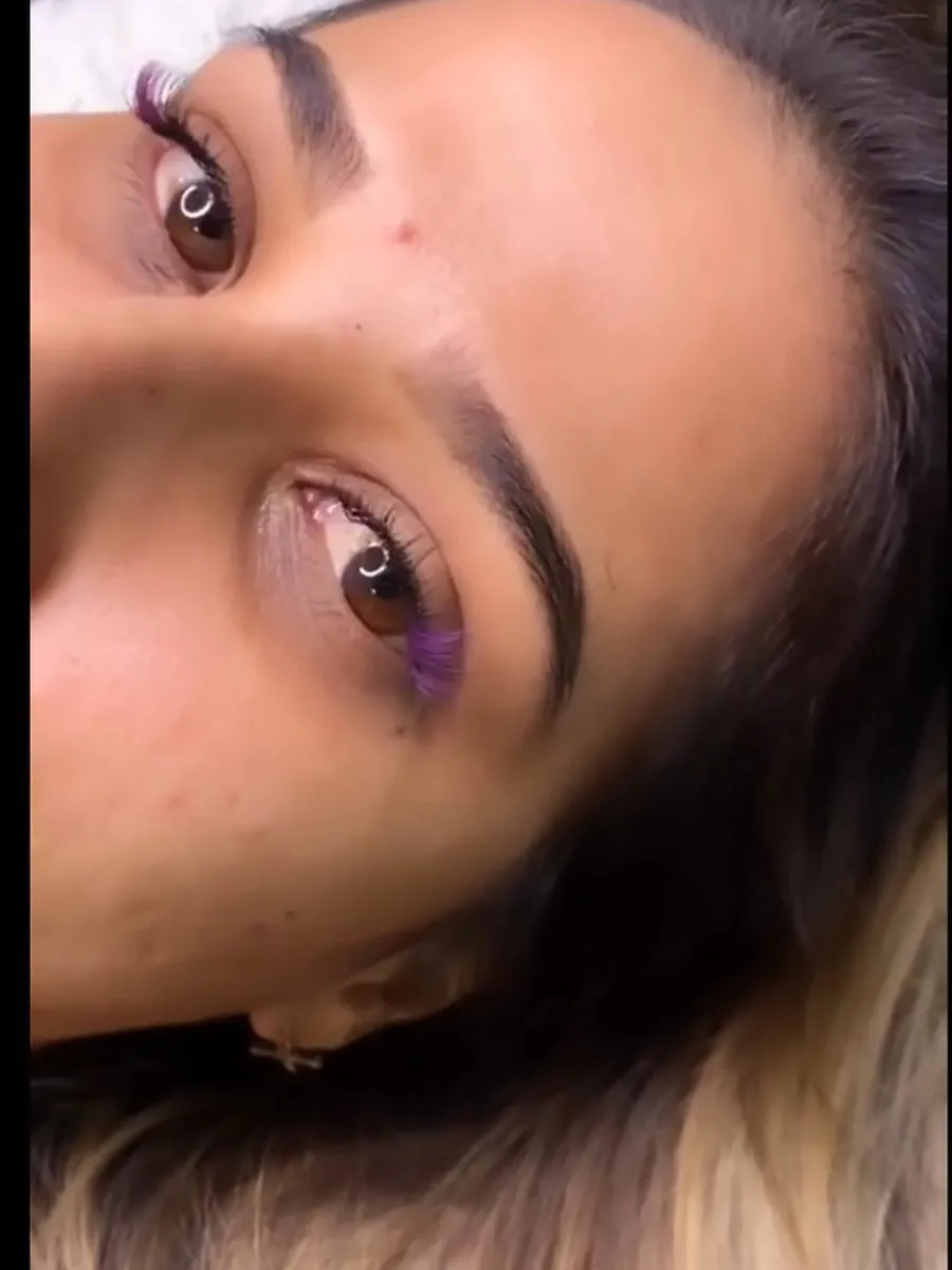 Diseño de cejas en Salon Deluxe, Cumaná