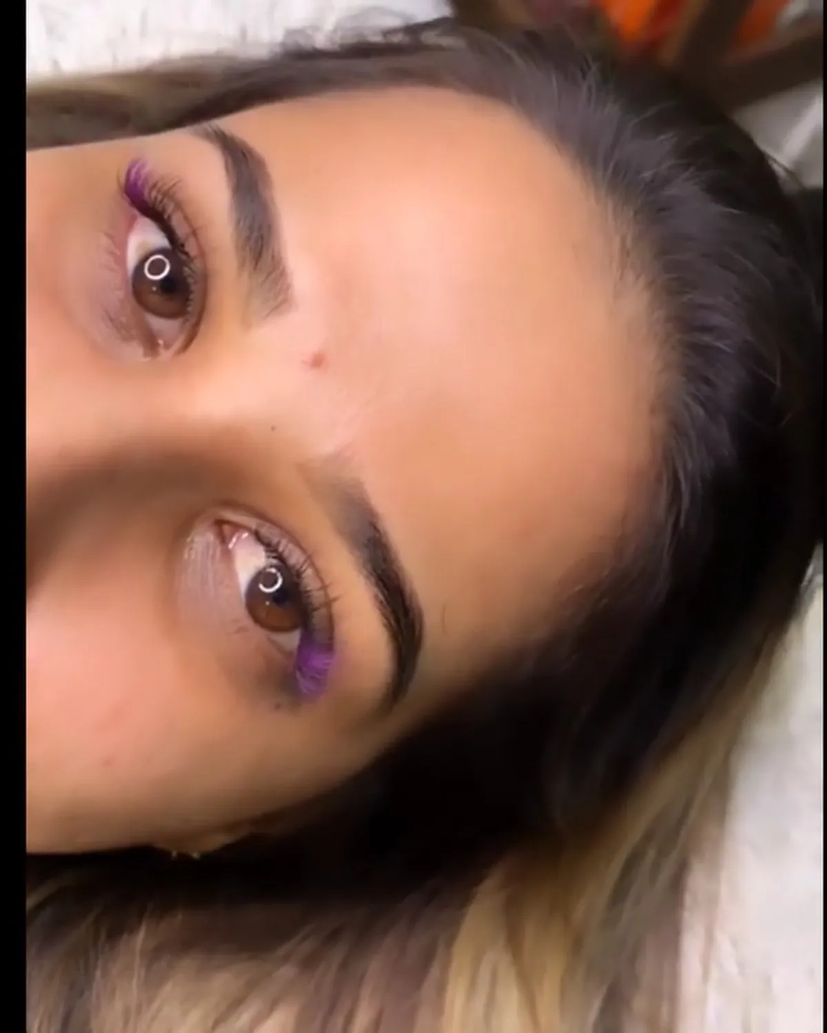 Diseño de cejas definidas en Salon Deluxe, Cumaná