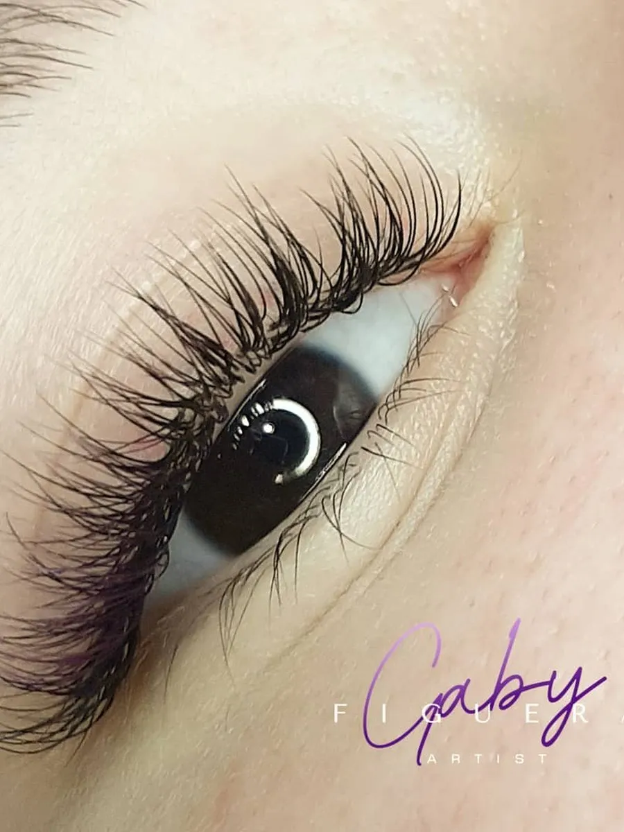 Extensiones de pestañas en Salon Deluxe, Cumaná