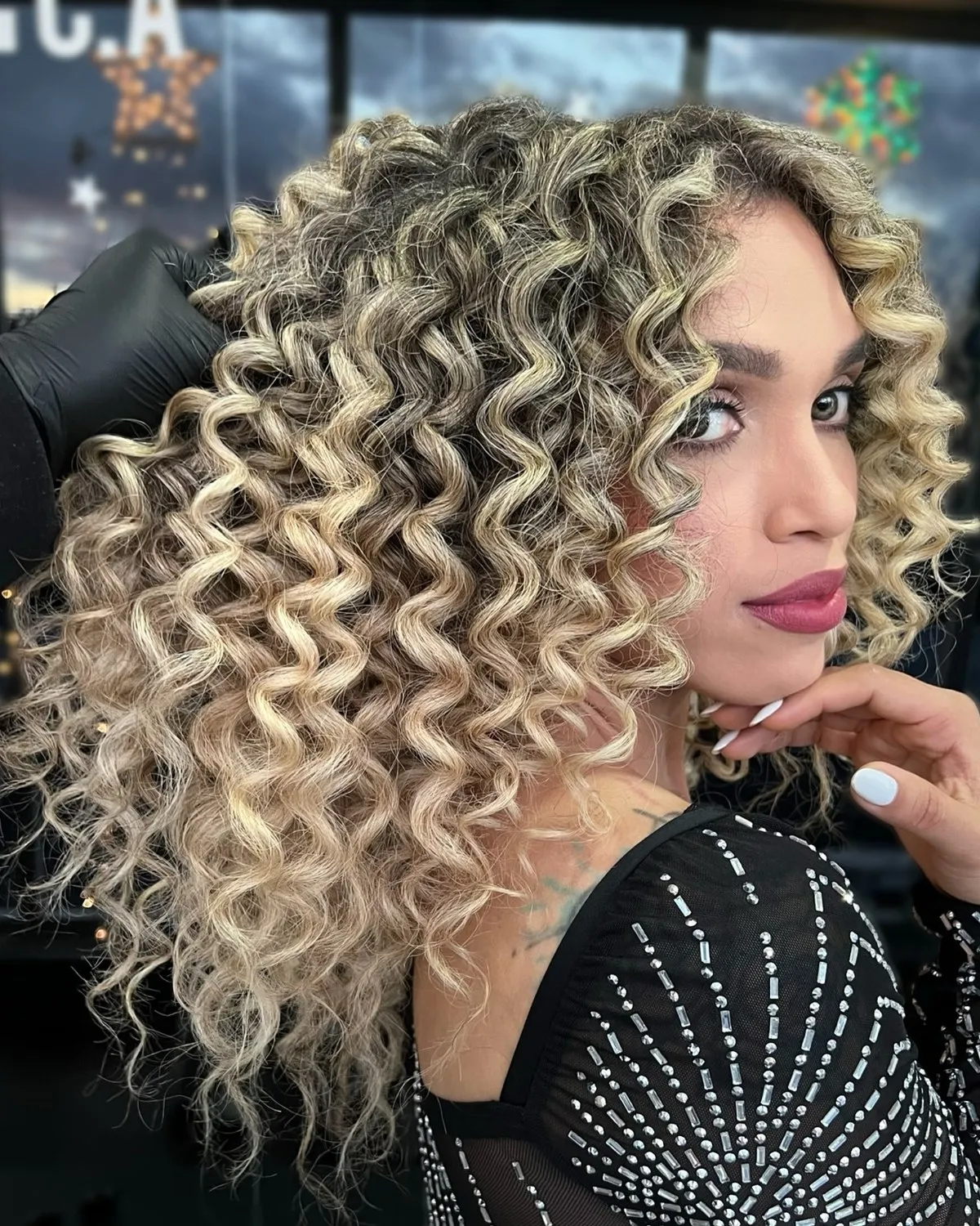 Cabello rizado definido en Salon Deluxe, Cumaná