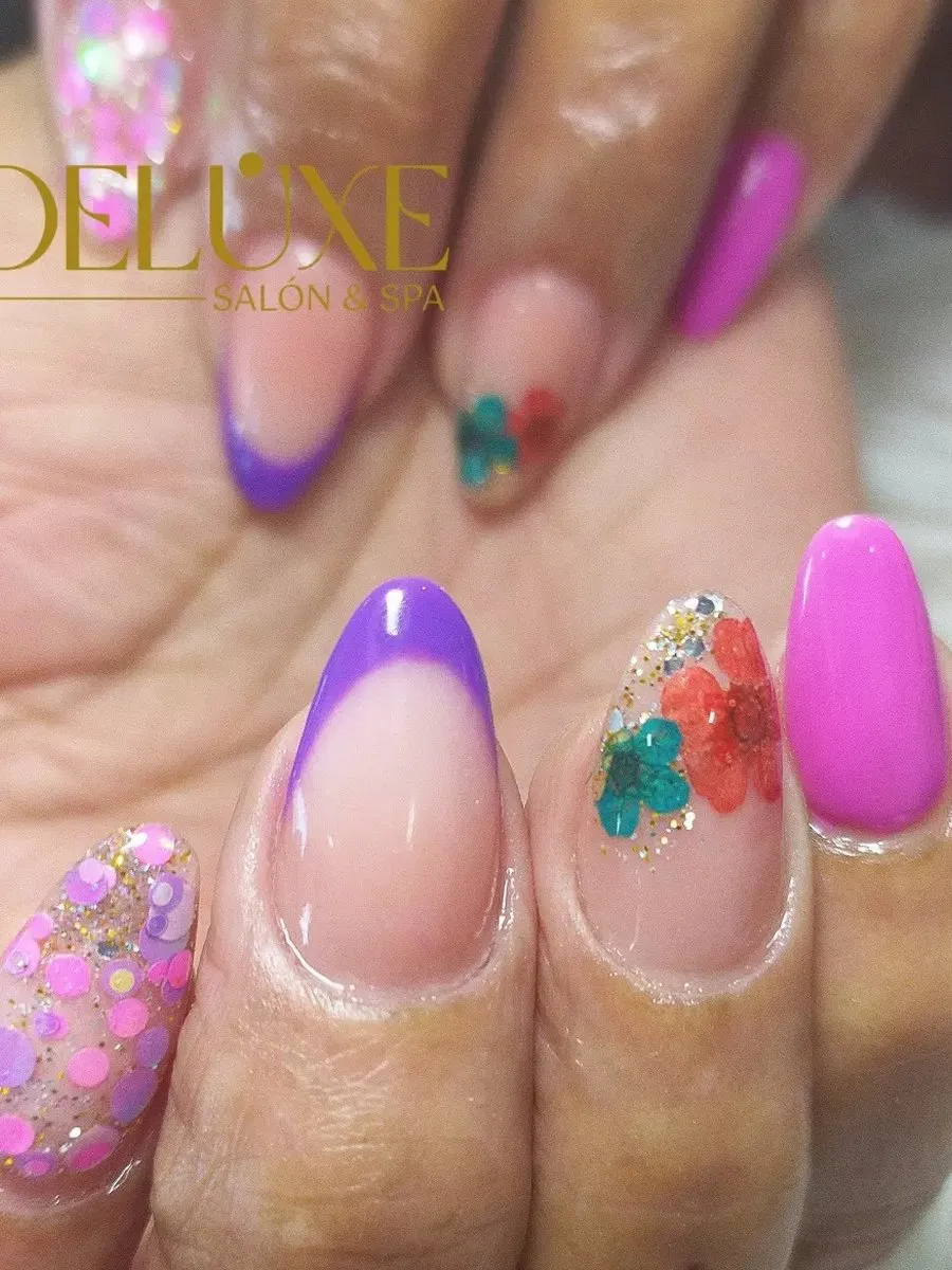Diseño de uñas en Salon Deluxe, Cumaná