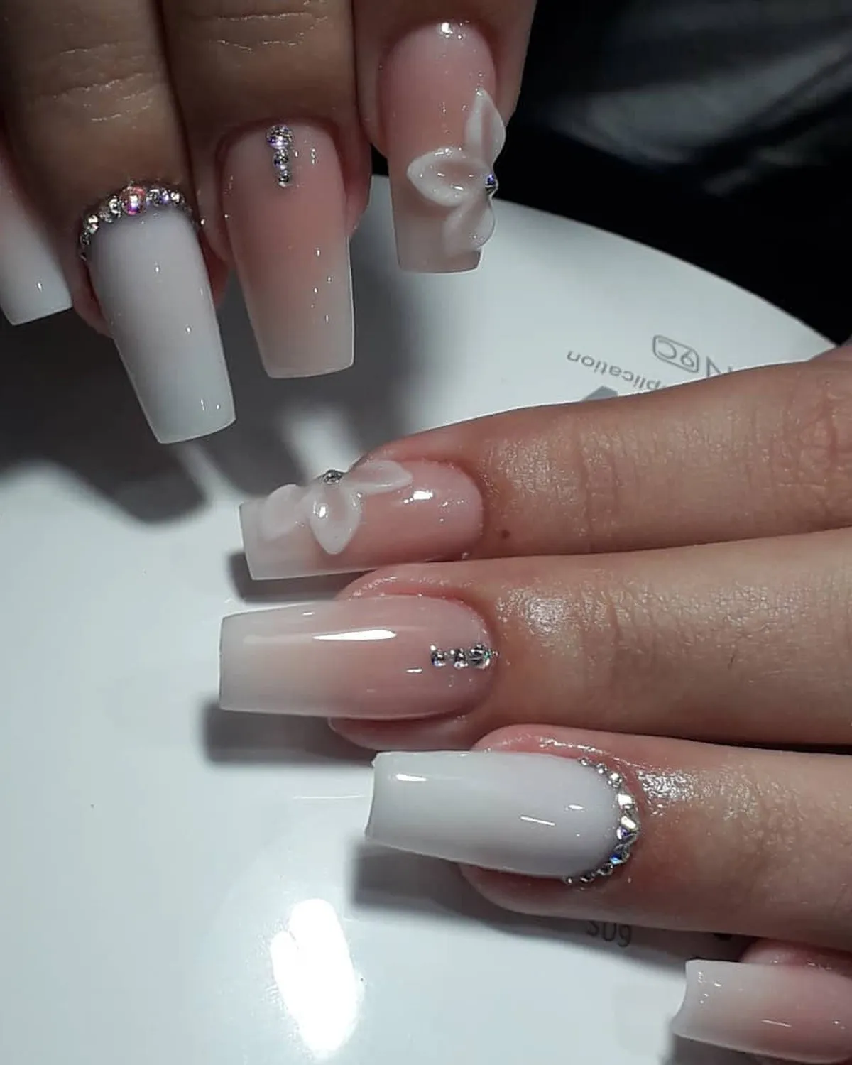Uñas decoradas con diseño en Salon Deluxe, Cumaná